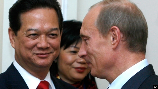 Tổng thống Nga Vladimir Putin và Thủ tướng Việt Nam Nguyễn Tấn Dũng.