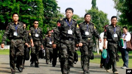 ကခ်င္လြတ္ေျမာက္ေရးအဖြဲ႔ ေကအုိင္အို ကိုယ္စားလွယ္မ်ား။ (ေမလ ၂၈ ရက္၊ ၂၀၁၃)