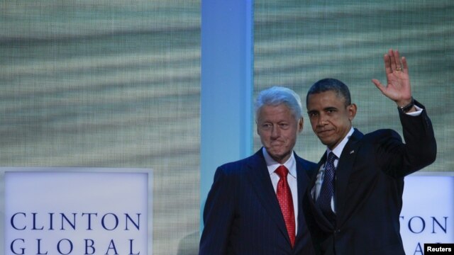 El presidente Barack Obama junto al expresidente Bill Clinton durante su presentación en la Iniciativa Global Clinton, donde el mandatario anunció nuevas medidas contra el tráfico de personas. 