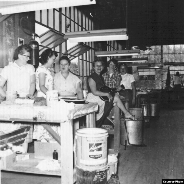 Women workers inside the Gibson guitar factory during World War II. (Photo by Margaret Hart)