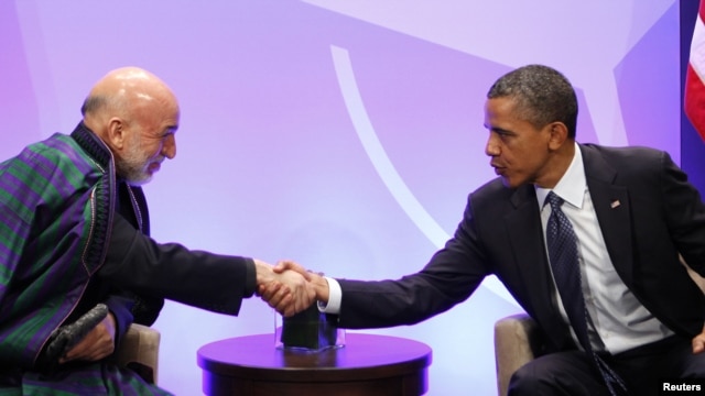 El presidente Barack Obama se reunió con Hamid Karzai en la cumbre de la OTAN en mayo de 2012 en Chicago. 