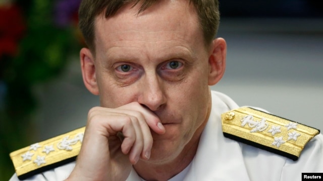 Giám đốc NSA Michael Roger nói rằng những nguy cơ trên mạng khác với những mối đe dọa ngoài đời thực vì chúng vượt ra ngoài ranh giới địa lý