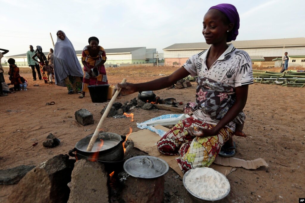Thousands of Nigerians Flee Boko Haram Attacks