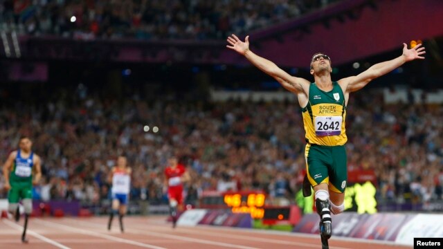 Pistorius trở thành vận động viên bị cụt cả hai chân đầu tiên tham gia Olympic hồi tháng 8, 2012 ở London.