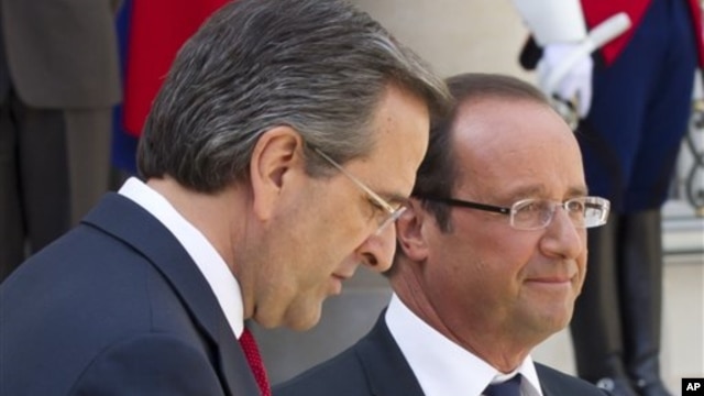 Thủ tướng Hy Lạp Antonis Samaras (trái) và Tổng thống Pháp Francois Hollande tại Ðiện Elysee, ngày 25/8/2012.