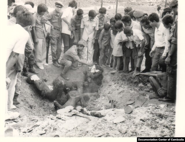 Khmer Rouge’s rockets killed civilian in Phnom Penh, 1973. (Source: Documentation Center of Cambodia Archive)