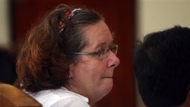 Lindzi Džun Sendiford na sudu u Baliju u Indoneziji  