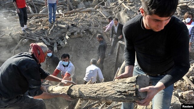 Rescue teams search for victims in the earthquake-stricken village of Varzaqan near Ahar, in East Azerbaijan province, August 12, 2012.