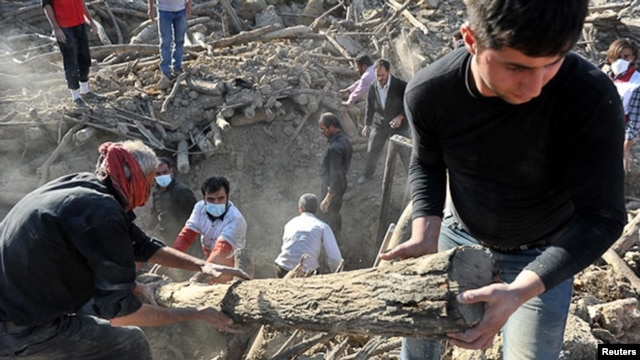 Rescue teams search for victims in the earthquake-stricken village of Varzaqan near Ahar, in East Azerbaijan province, August 12, 2012.