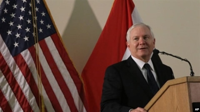 U.S. Secretary of Defense Robert Gates speaks to workers at the US Embassy in the Green Zone in Baghdad, Iraq, 10 Dec 2009