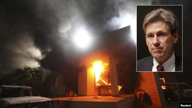 El embajador de Estados Unidos en Libia, John Christopher Stevens (foto inserta), murió asfixiado por el humo de los incendios provocados al ser atacado el consulado estadounidense en Bengasi.
