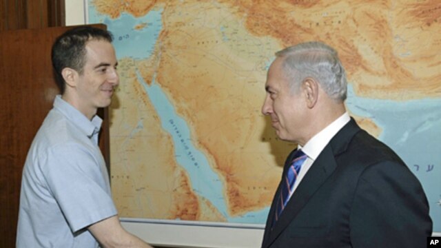 In this photo released by the Israeli Government Press Office Ilan Grapel (l) is greeted in Jerusalem by Israel's Prime Minister Benjamin Netanyahu,  Oct. 27, 2011