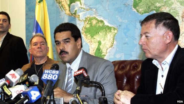 En ausencia de Chávez, el canciller Maduro, ha emergido como portavoz del gobierno, como en el caso del apoyo a Argentina.