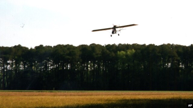 Ghana's first licensed female pilot is working to train more women to fly and maintain light aircraft. (File: Mary Saner/VOA)