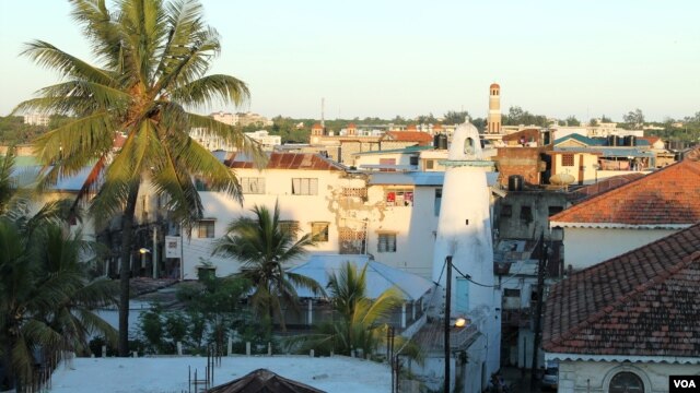 Heavily Muslim Mombasa has been wracked by both a secessionist movement and Islamists linked to al-Shabab, Mombasa, Kenya, November 17, 2012. (H. Heuler/VOA)