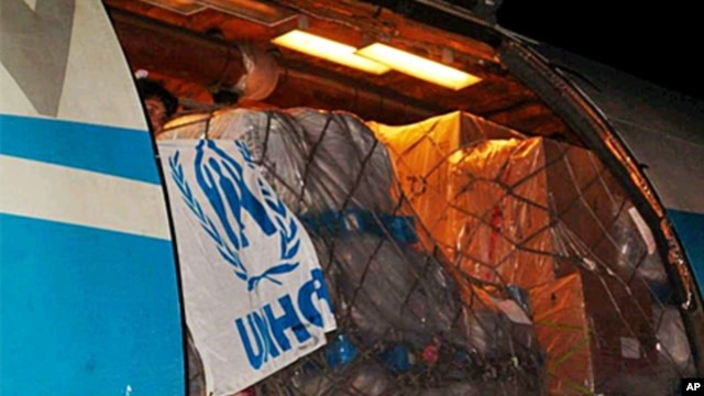 Arrival of UNHCR airlift of non food items for Ivorian refugees in Monrovia, 30 January 2011.