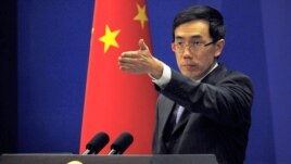 China's Foreign Ministry spokesman Liu Weimin gestures to a journalist during a news conference in Beijing (file photo). 