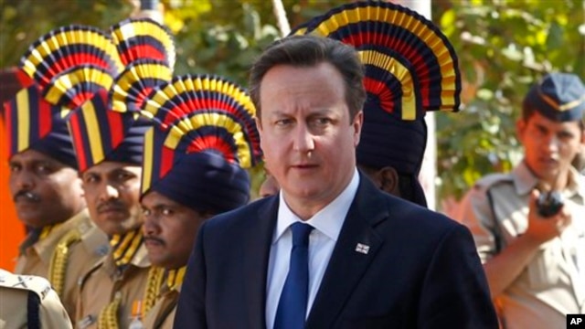 Ông Cameron là Thủ tướng đương nhiệm đầu tiên của Anh thực hiện một cử chỉ an ủi tại đài kỷ niệm các nạn nhân vụ tàn sát ở công viên Jallianwala Bagh.