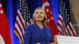 Sekretè Deta Hillary Clinton prale nan Mwayen Oryan an Madi 20 novanm 2012 la sou desizyon Prezidan Barack Obama