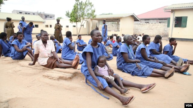 The women's side of Juba prison, holds 75 female inmates, including 11 "lunatics" and 10 children, and there are over 1 000 packed into squalid cells on the men's side. (VOA/Hannah McNeish)