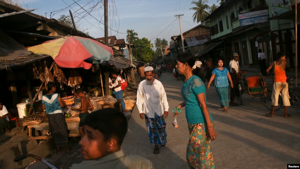 ေမာင္ေတာျမိဳ႕ေစ်း တေနရာ