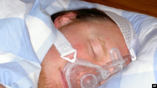 Using a face mask to gently force air into breathing passages can help reverse heart damage caused by sleep apnea, according to a new study.