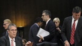 Ejecutivos del holding HSBC se preparan para testificar frente al subcomité de Seguridad Nacional del Senado de Estados Unidos. El jefe de Cumplimiento, renunció frente a los senadores.