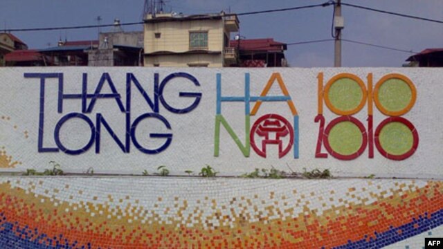 Con đường gốm sứ ven sông Hồng