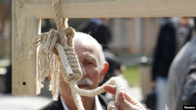 Al concluir 2011 había en torno a 18.750 personas condenadas a muerte en todo el mundo, y al menos 676 fueron ejecutadas durante el año pasado.