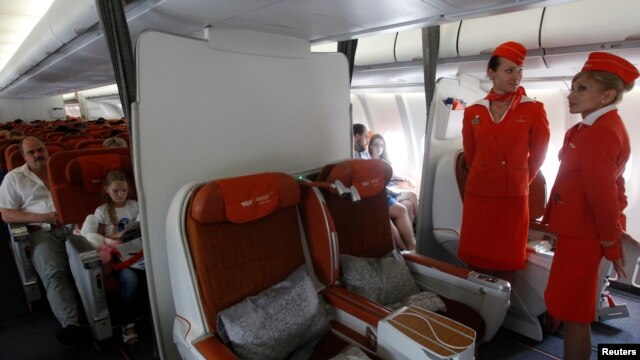 Hành khách ngồi trên một chuyến bay của hãng hàng không Aeroflot.