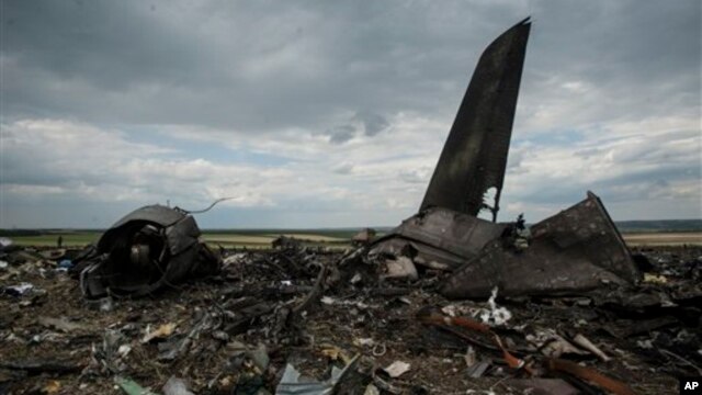 Hiện trường vụ rớt máy bay gần Luhansk, ngày 14/6/2014.