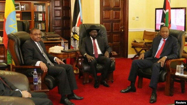 Thủ tướng Ethiopia Hailemariam Desalegn (L-R), Tổng thống Nam Sudan Salva Kiir và Tổng thống Kenya Uhuru Kenyatta (từ trái qua) họp tại thủ đô Juba, Nan Sudan,26/12/2013