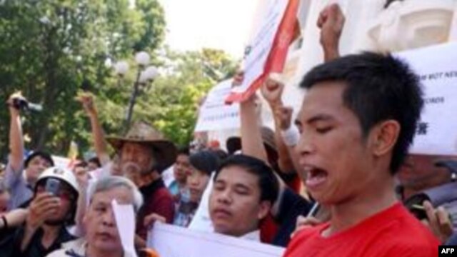 Biểu tình chống Trung Quốc tại trung tâm thủ đô Hà Nội (hình chụp tháng 7, 2011)