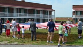 It’s all about the flag at Fort McHenry in Maryland, where every day visitors unfold a large “star-spangled banner” as they listen to the story behind the US national anthem. (S. Logue/VOA)