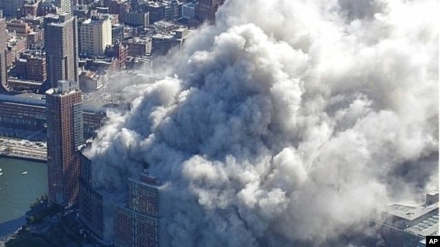 9.11 테러 당시 경찰헬기로 상공에서 찍은 세계무역센터 모습.