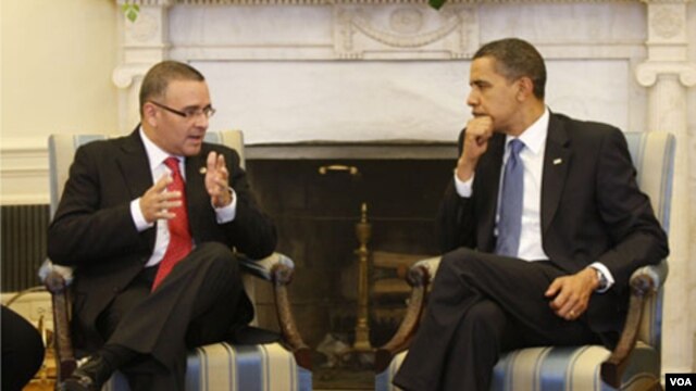Funes, quien ya se reunió con Obama en Washington, pedirá a EE.UU. que otorgue la residencia permanente a los salvadoreños amparados por el TPS.