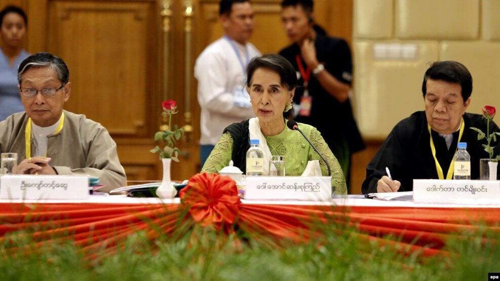 ႏိုင္ငံေတာ္အတိုင္ပင္ခံ ေဒၚေအာင္ဆန္းစုၾကည္ ကိုယ္တုိင္ ဦးေဆာင္တဲ့ ၿငိမ္းခ်မ္းေရးေဖာ္ေဆာင္ေရး ေကာ္မတီ။