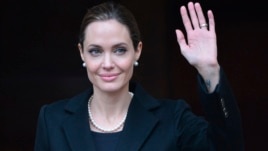 Jolie merr masa për rrezikun e kancerit