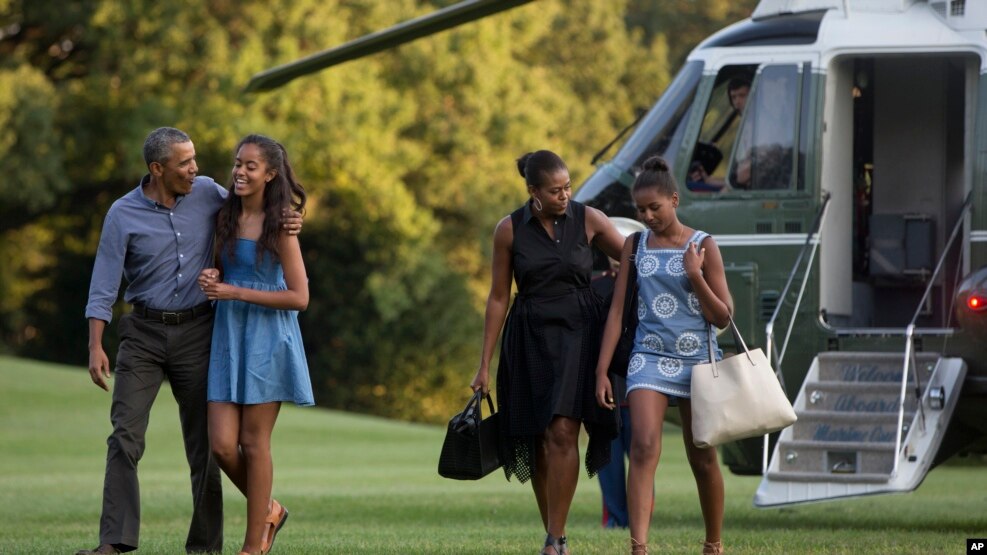 Барак и Мишель Обама с дочерьми, 2015 год