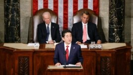 Thủ tướng Shinzo Abe trở thành nhà lãnh đạo Nhật Bản đầu tiên đọc diễn văn trước phiên họp lưỡng viện Quốc hội Hoa Kỳ, ngày 29/4/2015.