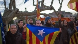 Pro-independence supporters holds "estelada" flags as they celebrate the results of a symbolic declaration of sovereignty in front of Catalonia's Parliament in Barcelona, Spain, Jan. 23, 2013. 