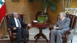 Libanski predsednik Mišel Sulejman (levo) u razgovoru sa izaslanikom UN i Arapske lige Lakdarom Brahimijem