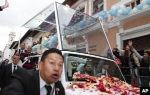 Pope Francis blesses the faithful as he arrives to San Francisco Square aboard the popemobile in Quito, Ecuador, July 7, 2015.