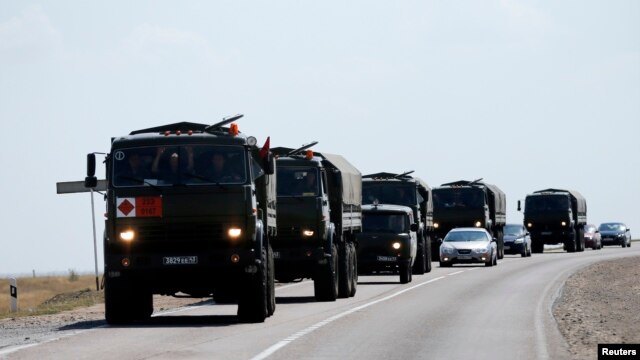 Đoàn xe quân sự của Nga bên ngoài thị trấn Kamensk-Shakhtinsky, vùng Rostov, 16/8/2014.