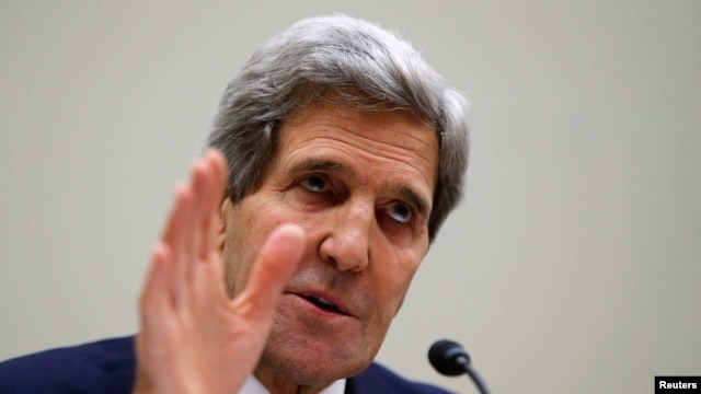 Ngoại trưởng Mỹ John Kerry kêu gọi các dân biểu, nghị sĩ tạm hoãn những nỗ lực nhằm áp dụng những biện pháp chế tài mới và nghiêm nhặt hơn đối với Iran trong khoảng thời gian 6 tháng mà thỏa thuận đã đề ra.