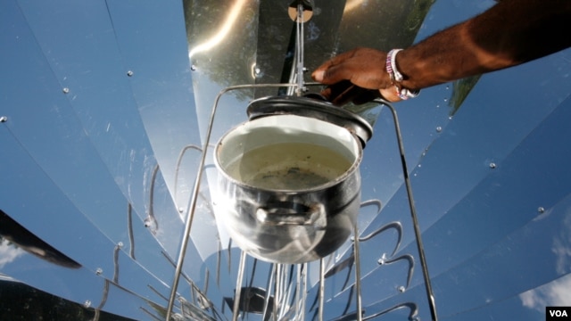 Water on the boil on one of the solar cookers (Photo: Sunfire)