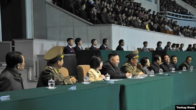 지난달 김일성경기장에서 열린 제12차 인민체육대회에 참석해 남자축구 결승전을 관람한 북한 김정은 국방위원회 제1위원장.