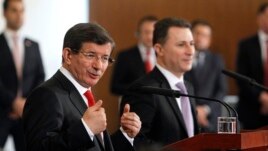 Kryeministri turk Ahmet Davutoglu viziton Shkupin