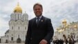 Russian anti-virus programs developer Yevgeny Kaspersky walks in the Kremlin after he was presented with a state award in Moscow, June 12, 2009. 