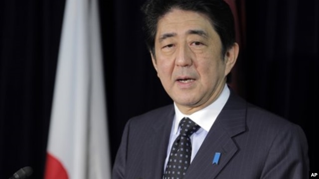 Nhà lãnh đạo đảng Dân chủ Tự do Shinzo Abe nói chuyện tại cuộc họp báo ở Tokyo, 16/12/12